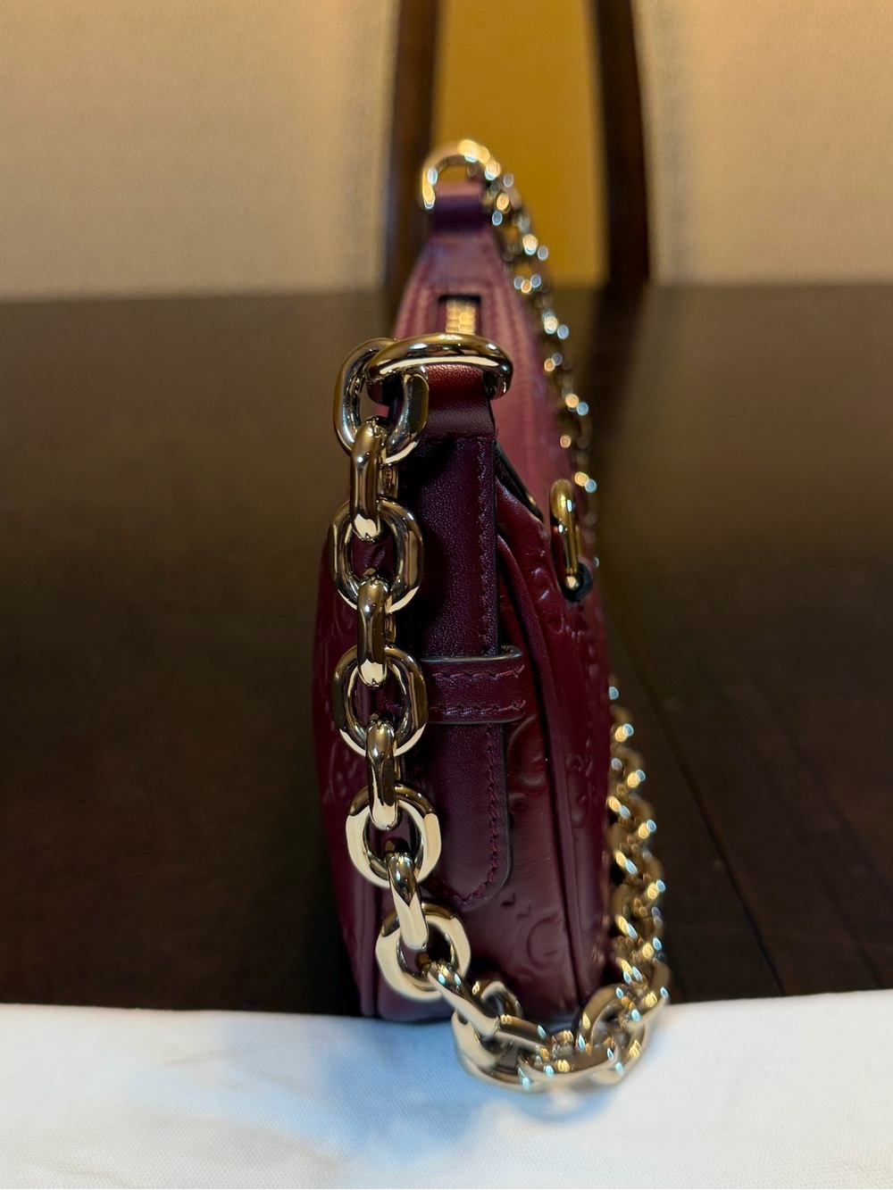 New Authentic Gucci GG Logo Embossed Leather Shoulder Bag Burgundy - Picture 4 of 15
